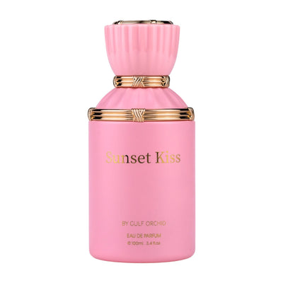 Sunset Kiss Eau de Parfum 100ml från Gulf Orchid: En sensuell doft av blommor och frukt, som fångar solnedgångens värme och romantik.
