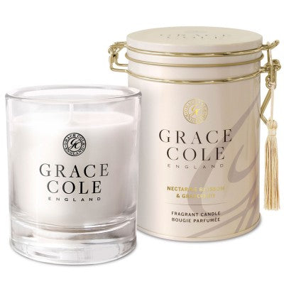 Grace Cole Nectarine Blossom & Grapefruit 200g - en lyxig, fruktig doft med nektarin och grapefrukt för en uppfriskande känsla.