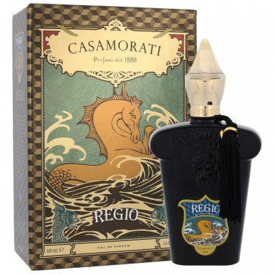 Regio Eau de Parfum 100ml från Xerjoff Casamorati: en unisexdoft med citrus, kryddor och träiga noter för sofistikerade individer.